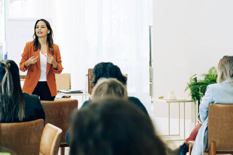 Devenir-speaker-professionnel---6-conseils-clés-pour-réussir-à-l’oral