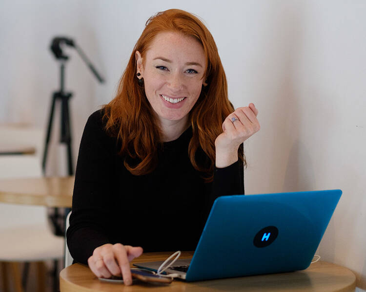Formation-prise-de-parole-face-caméra---les-4-secrets-du-storytelling-des-vidéos-qui-captent-l’attention