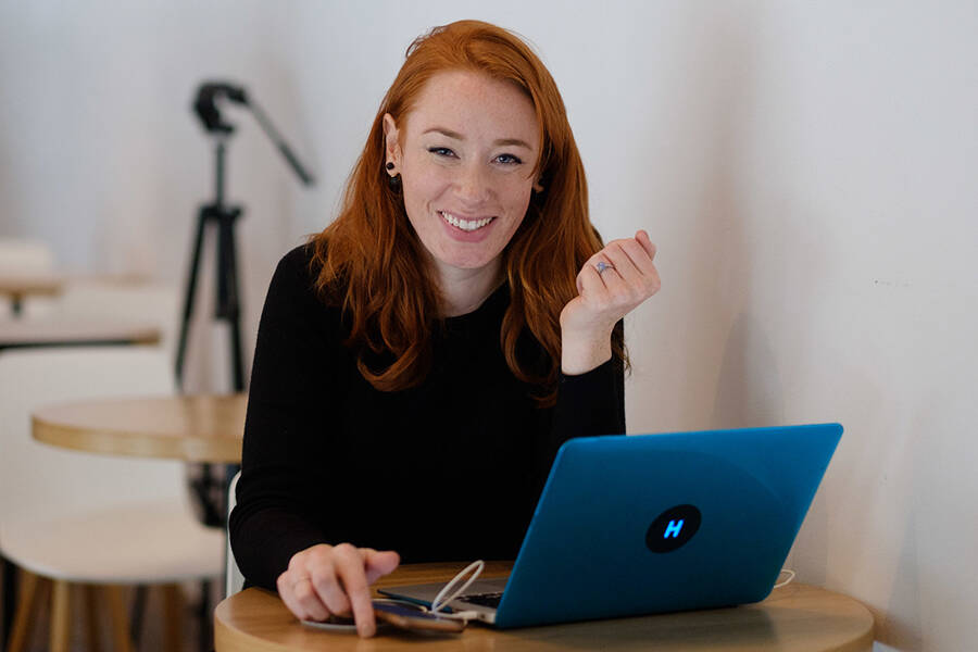 Formation-prise-de-parole-face-caméra---les-4-secrets-du-storytelling-des-vidéos-qui-captent-l’attention